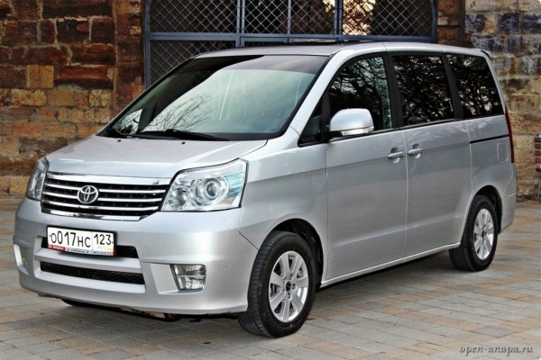 Toyota Noax